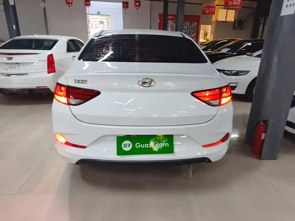 Hyundai Elantra — миниатюра 6