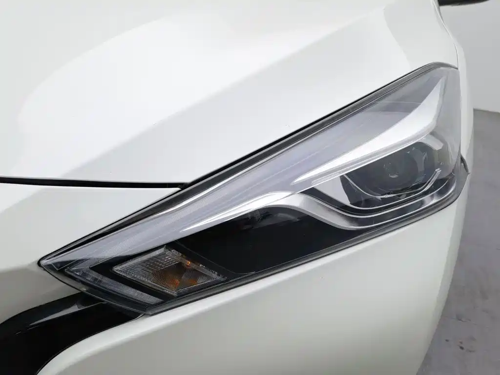 Nissan Bluebird — миниатюра 7