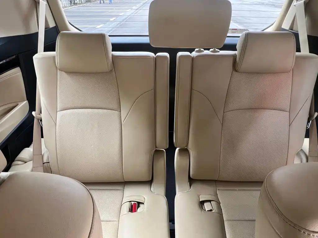 Toyota Alphard — миниатюра 11