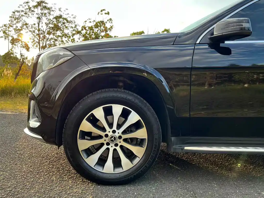 Mercedes-Benz GLS — миниатюра 8
