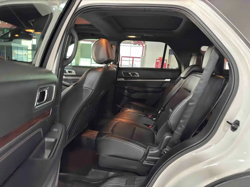 Ford Explorer (Import) — миниатюра 8