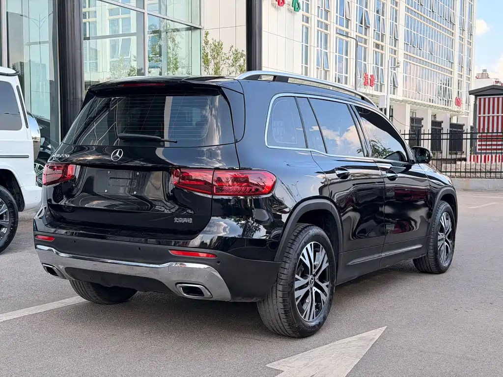 Mercedes-Benz GLB — миниатюра 8