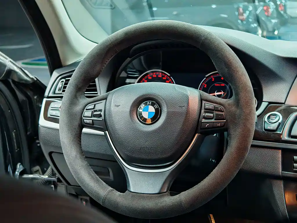 BMW 5 Series — миниатюра 15