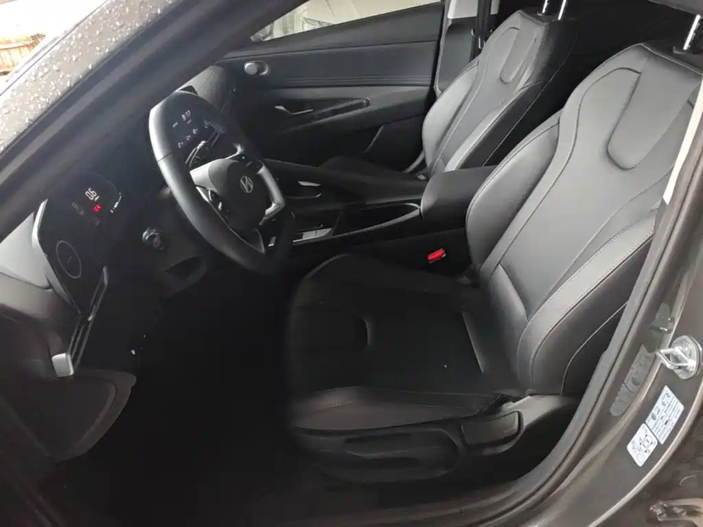 Hyundai Elantra — миниатюра 15