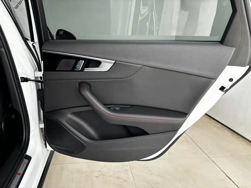 Audi A4L — миниатюра 24