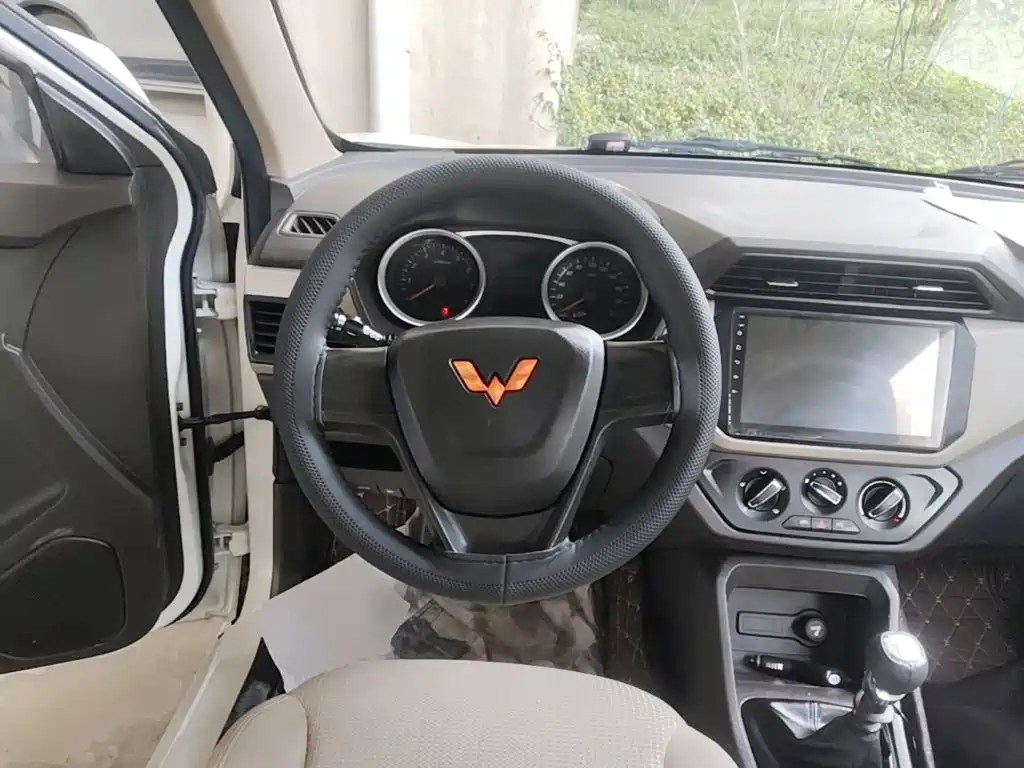 Wuling Hongguang — миниатюра 11
