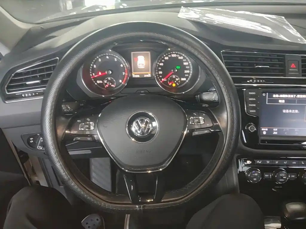 Volkswagen Tiguan L — миниатюра 11