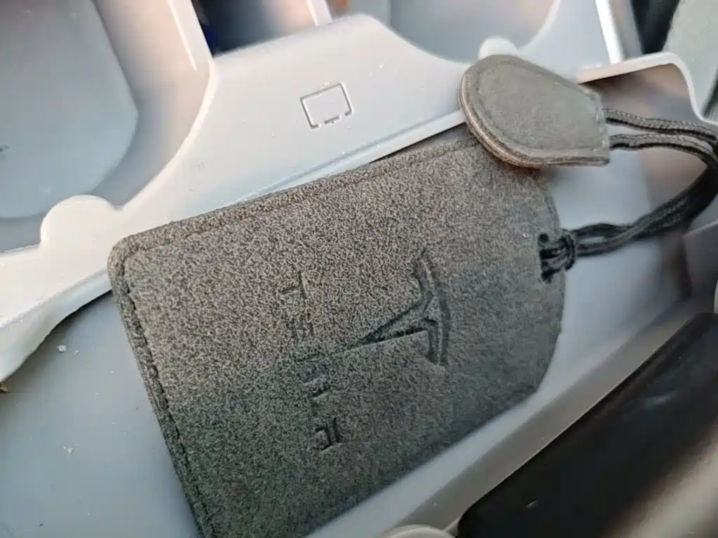 Tesla Model Y — миниатюра 9