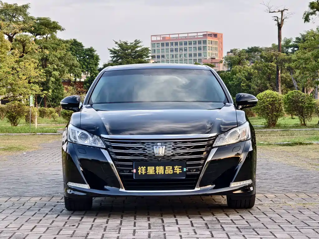 Toyota Crown — миниатюра 2