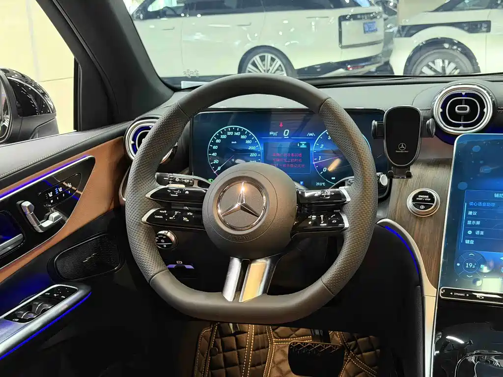 Mercedes-Benz GLC — миниатюра 10
