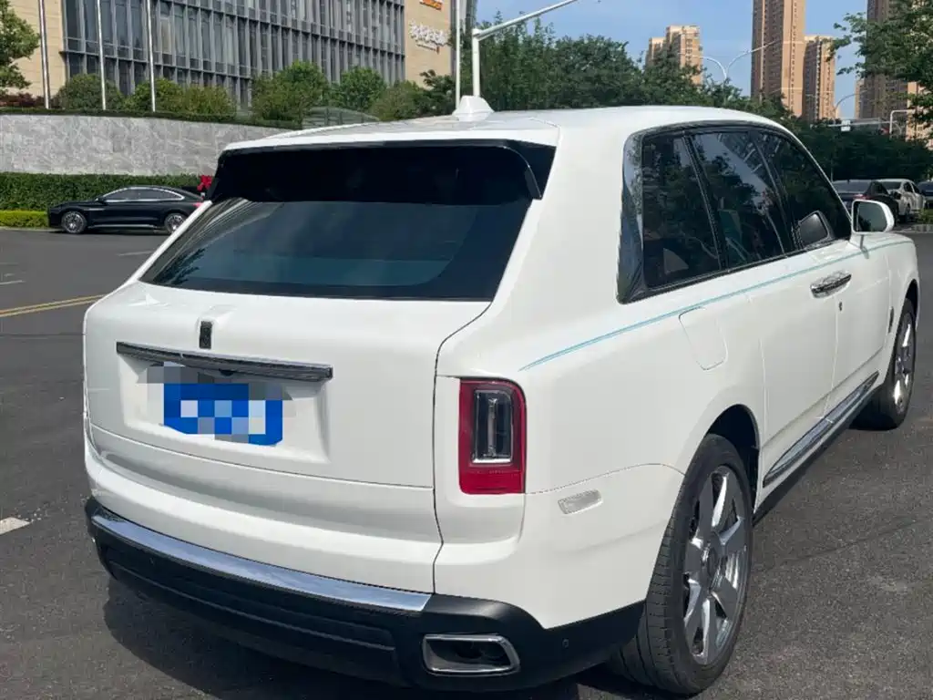 Rolls-Royce Cullinan 2018 мест