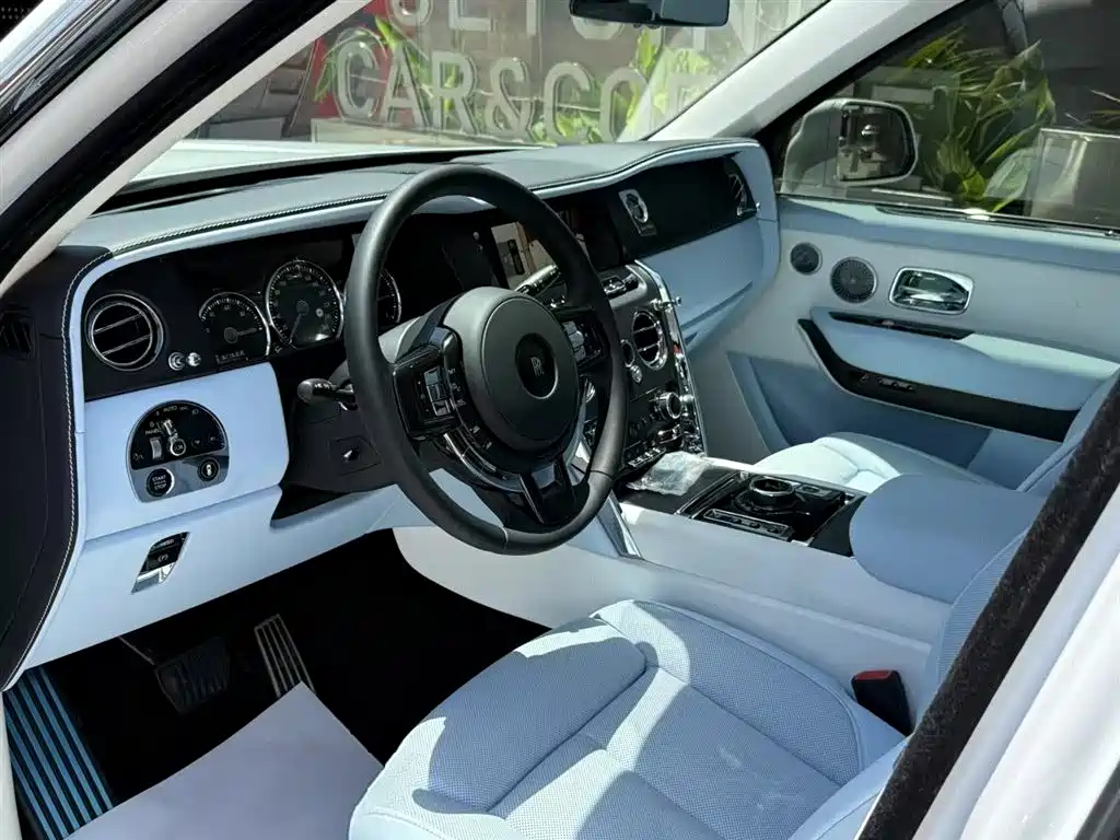 Rolls-Royce Cullinan 2018 мест