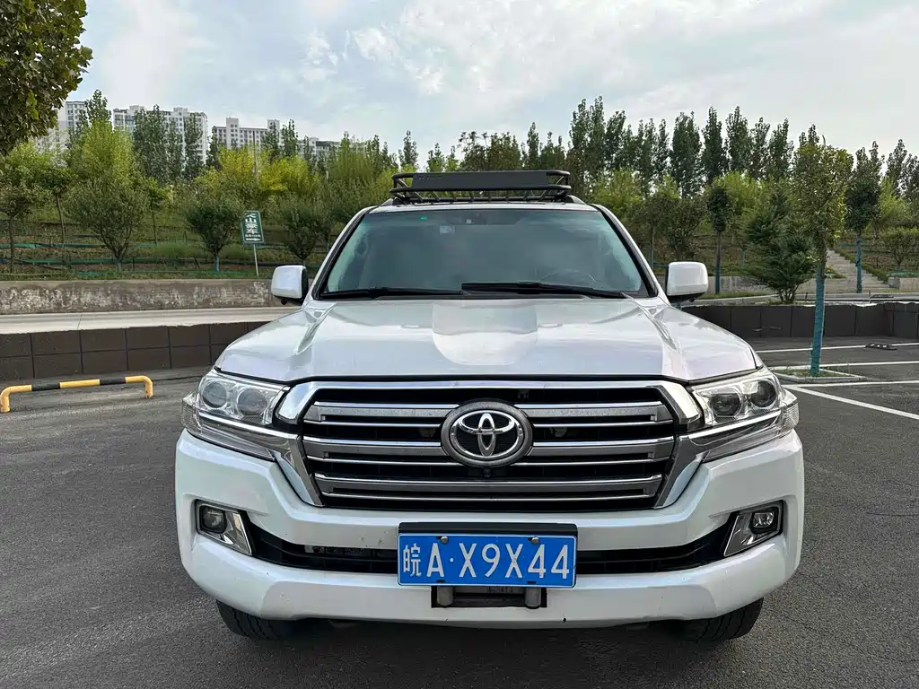 Toyota Land Cruiser 2010 4.7L AT VX
