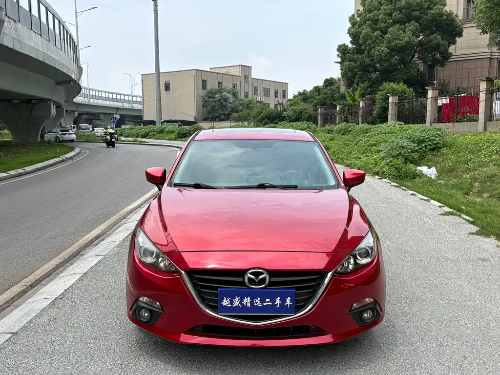 Mazda Mazda3 3 2016 1.5L AT Luxury