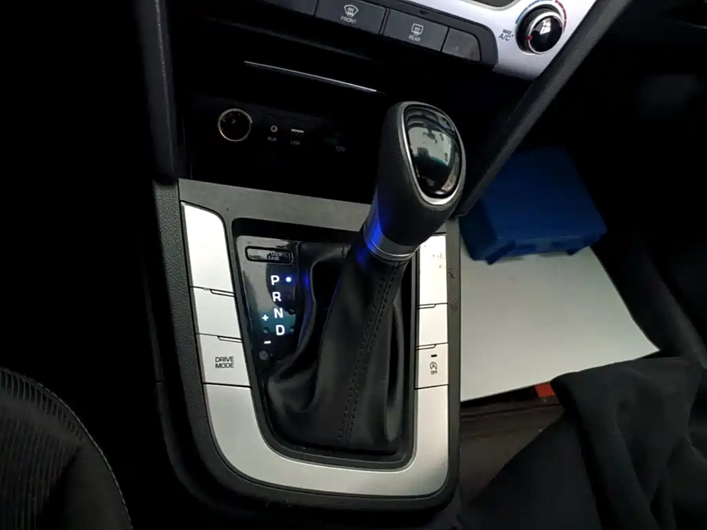 Hyundai Elantra — миниатюра 14