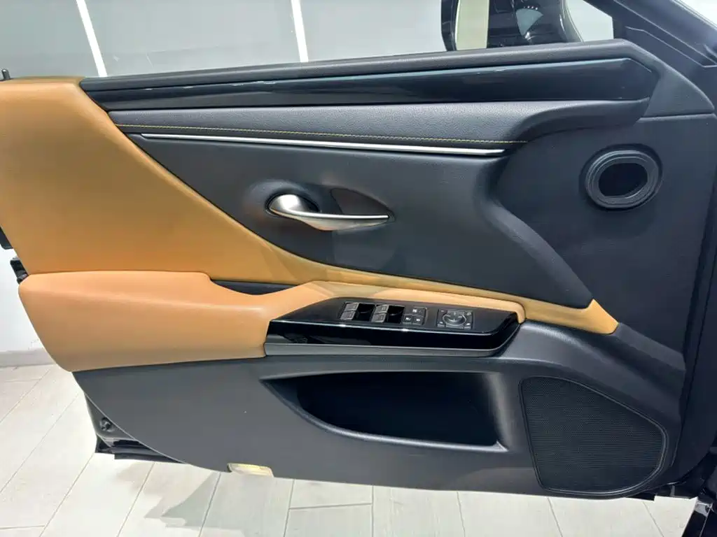 Lexus ES — миниатюра 5