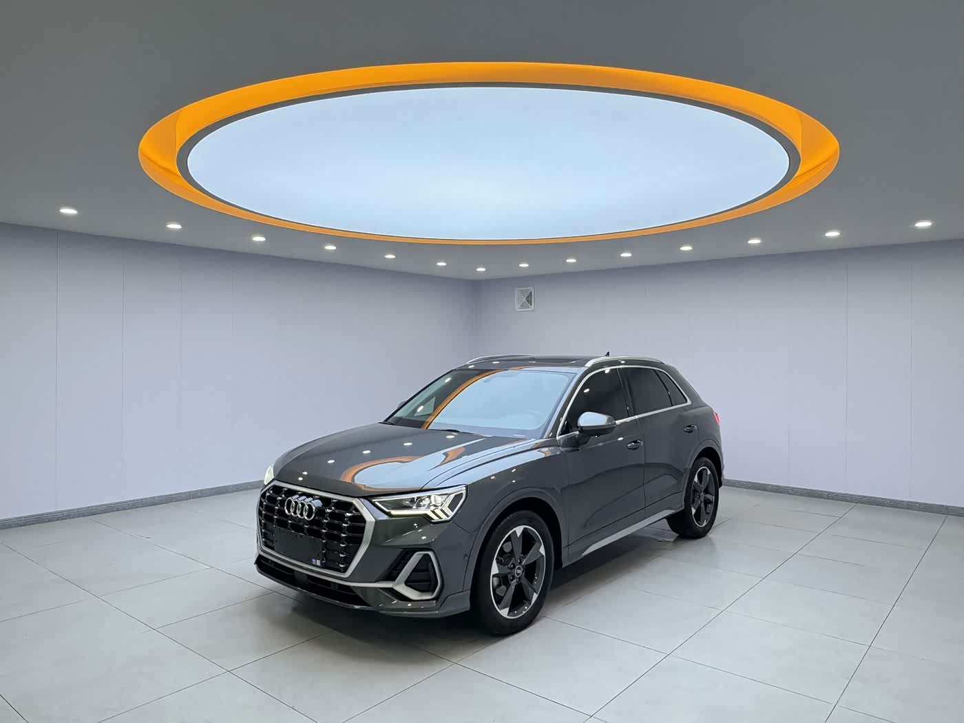 Audi Q3 1.4 л 2022 г. Серебристо-серый, пробег 33000 км
