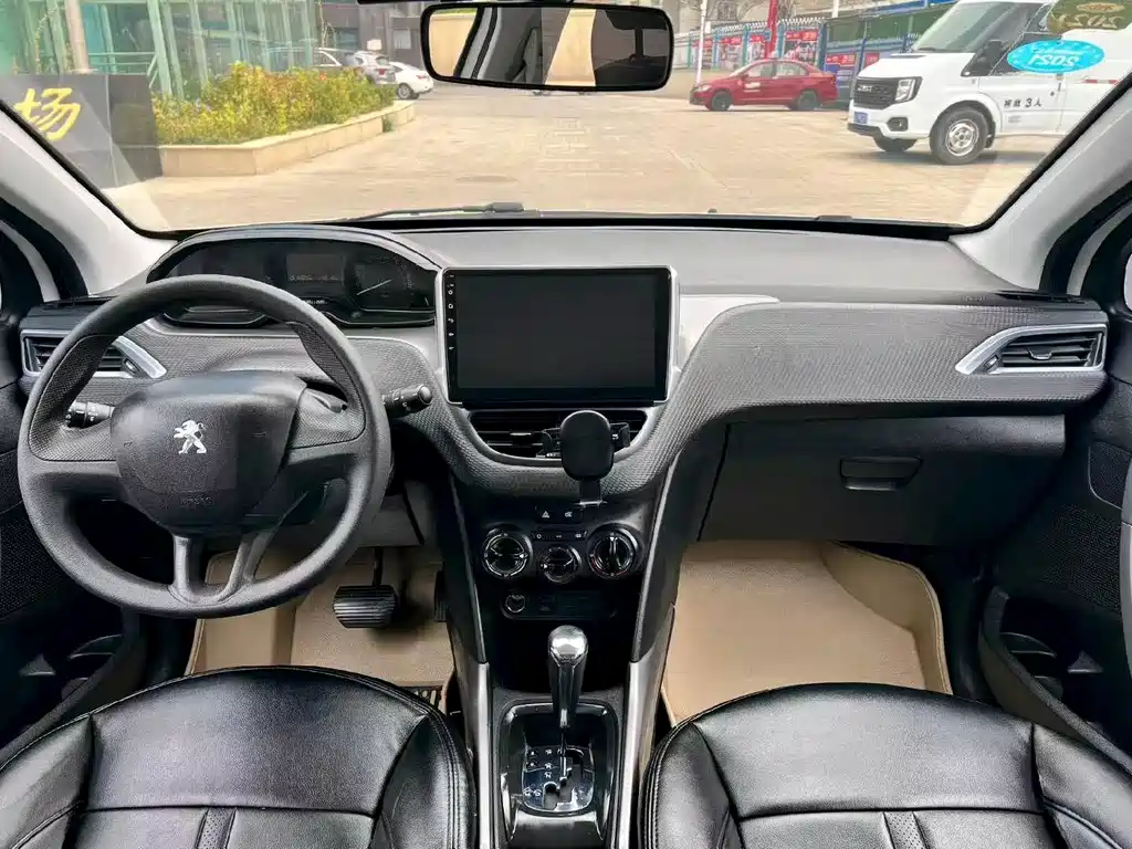 Peugeot 2008 — миниатюра 6