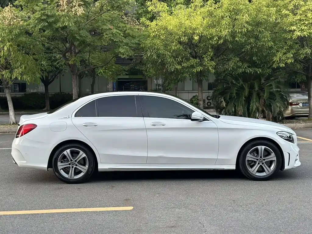 Mercedes-Benz C-Class — миниатюра 7