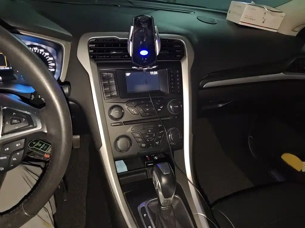 Ford Mondeo — миниатюра 6