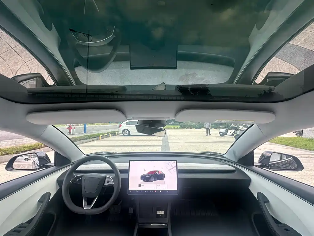 Tesla Model 3 — миниатюра 20