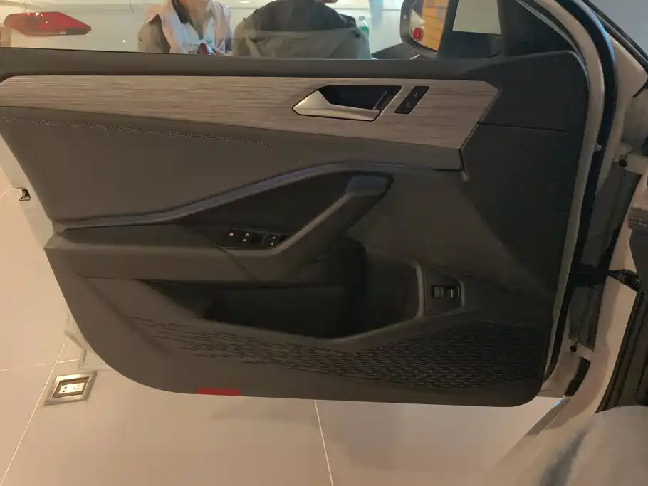 Volkswagen Sagitar — миниатюра 7