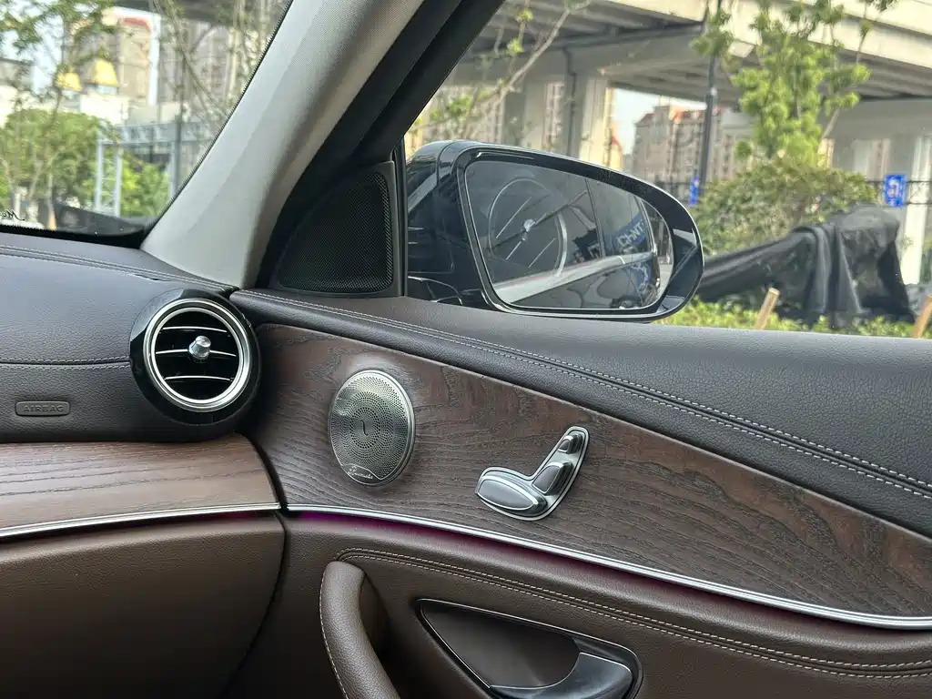 Mercedes-Benz E-Class — миниатюра 9