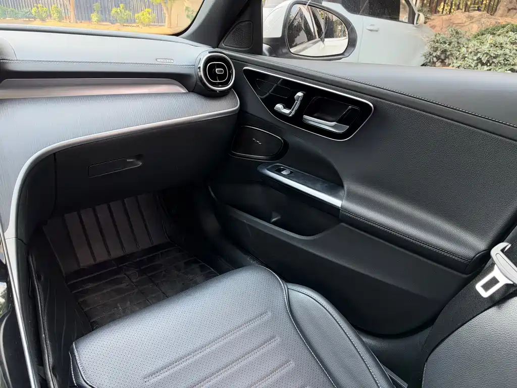 Mercedes-Benz C-Class — миниатюра 8