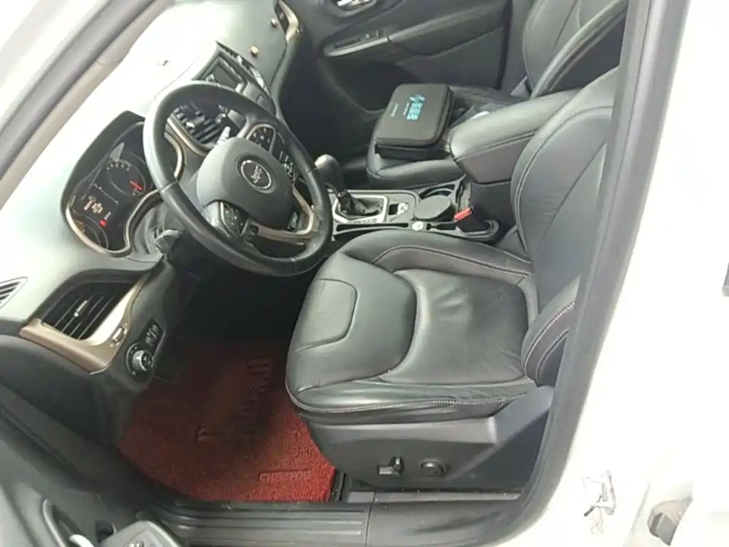 Jeep Cherokee — миниатюра 20