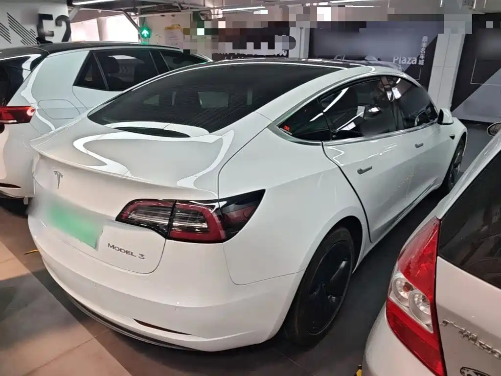 Tesla Model 3 — миниатюра 7