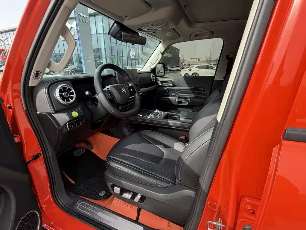 TANK TANK 300 NEW ENERGY