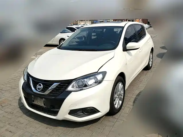 NISSAN TIIDA