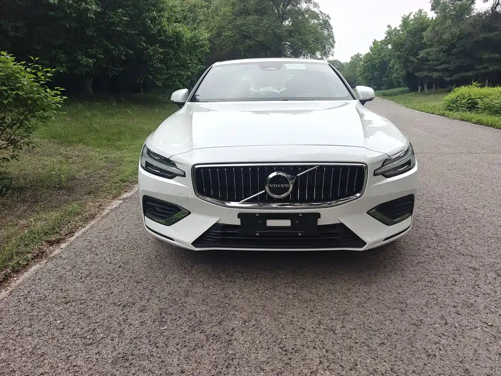 Volvo S60 2025 B4 Luxury