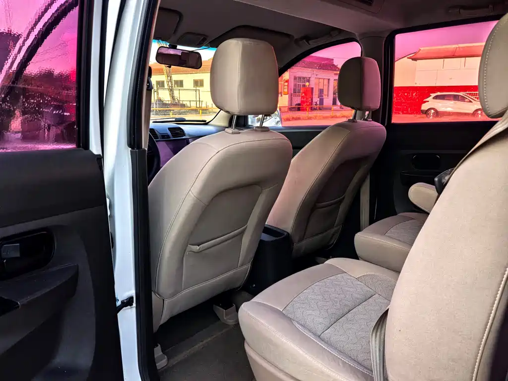 Wuling Hongguang — миниатюра 12
