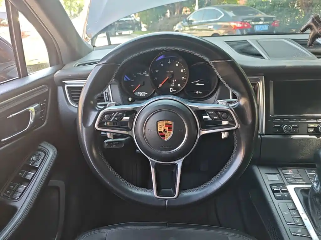 Porsche Macan — миниатюра 11