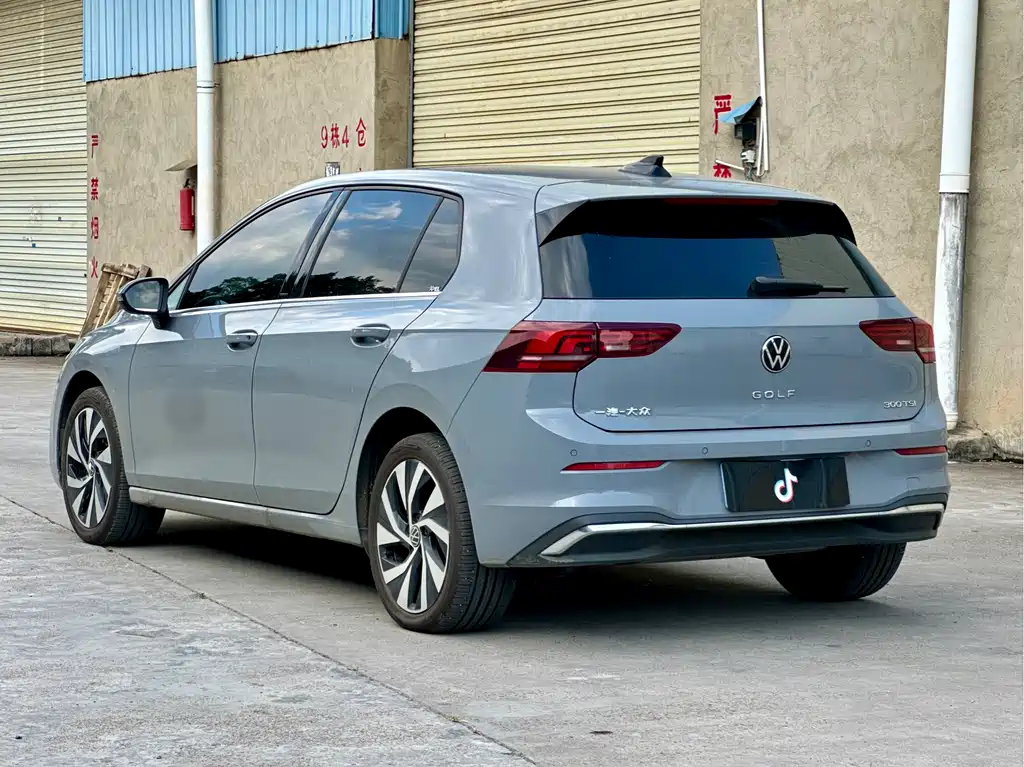 Volkswagen Golf 2026 300TSI Pro