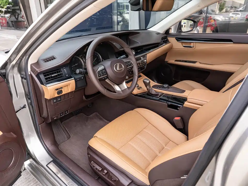 Lexus ES — миниатюра 9