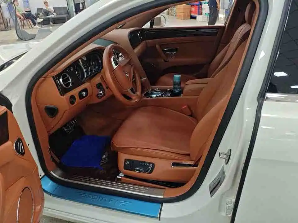 Bentley Flying Spur — миниатюра 5