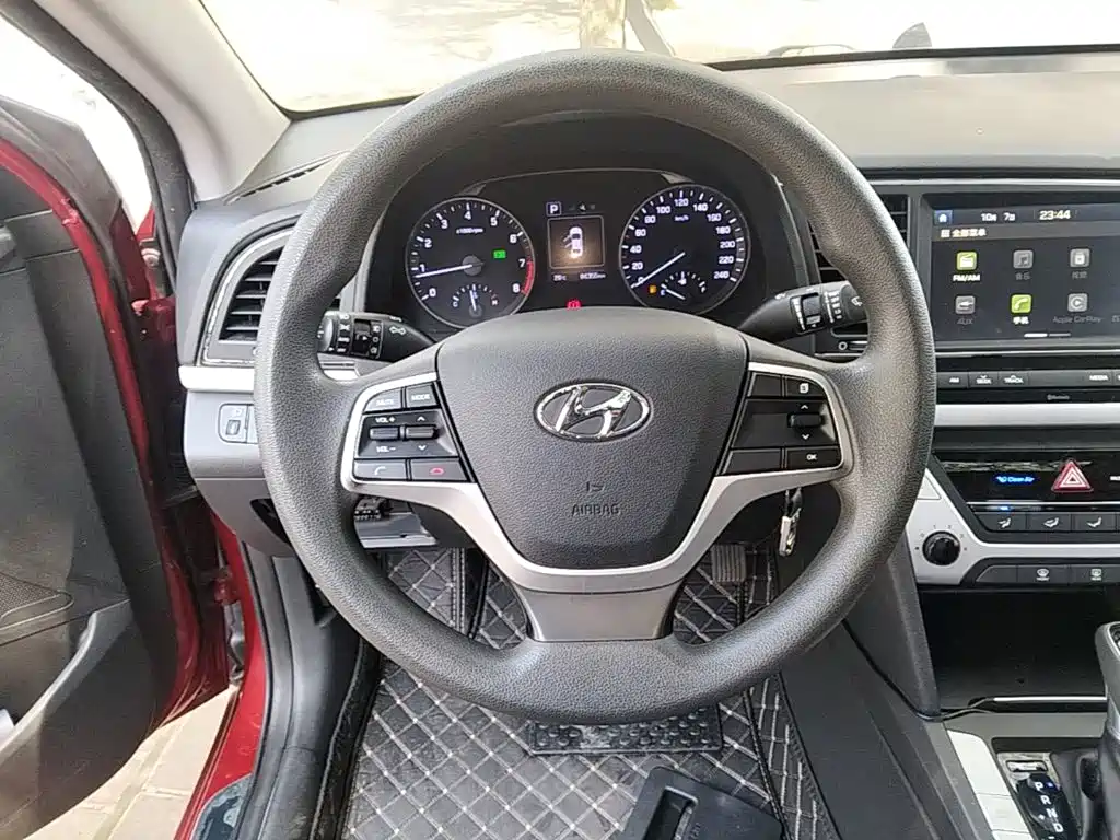 Hyundai Elantra — миниатюра 11
