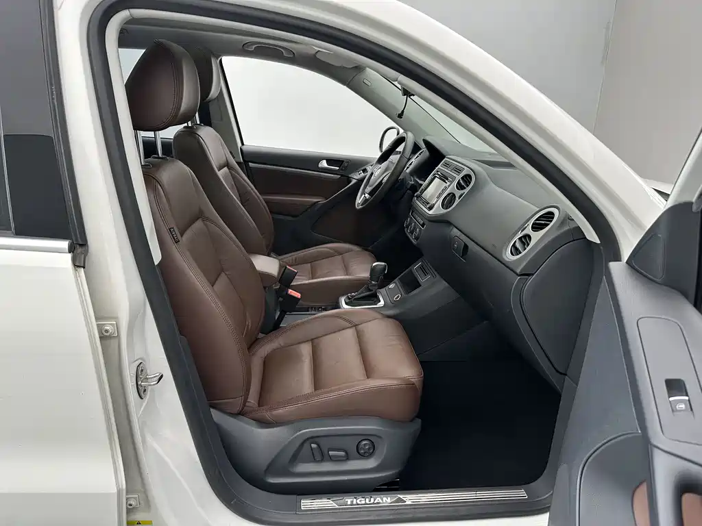 Volkswagen Tiguan 2015 1.8TSI AT Luxury
