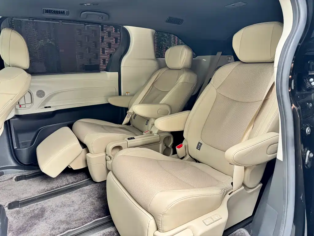 Toyota Sienna 2021 2.5L Luxury