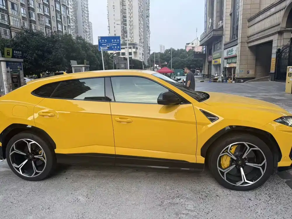 Lamborghini Urus — миниатюра 8