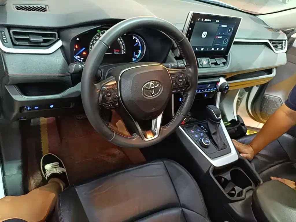 Toyota Wildlander New Energy — миниатюра 10
