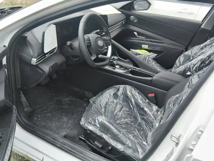 Hyundai Elantra — миниатюра 9