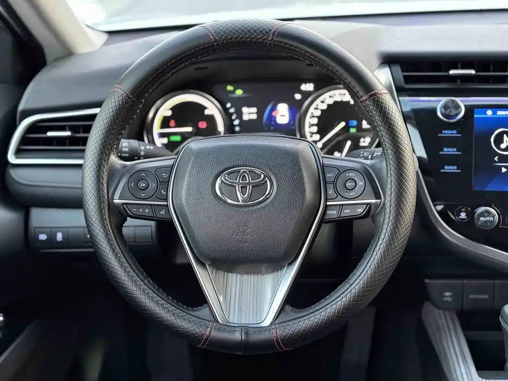 Toyota Camry — миниатюра 12
