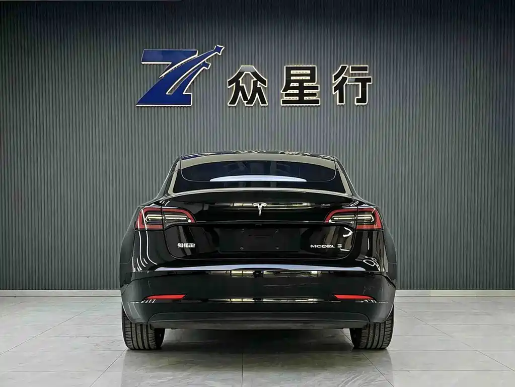 Tesla Model 3 — миниатюра 12