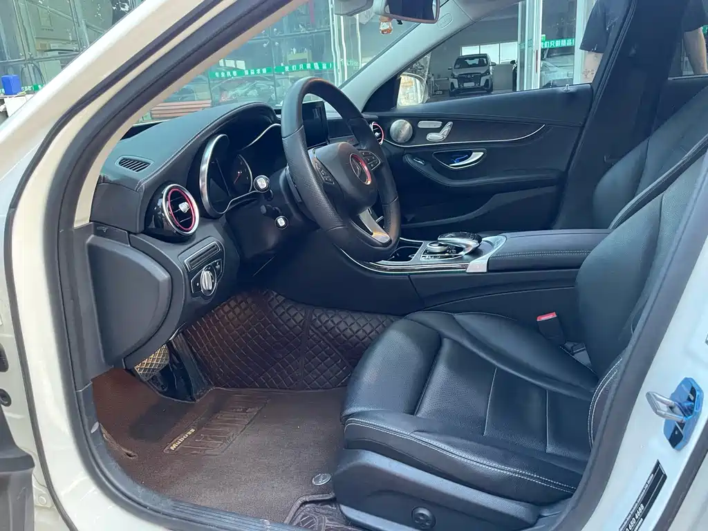 Mercedes-Benz C-Class — миниатюра 7