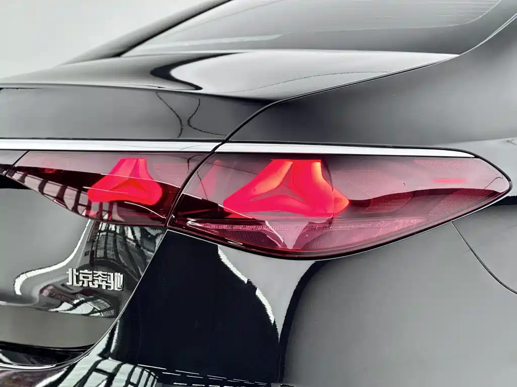 Mercedes-Benz E-Class — миниатюра 17