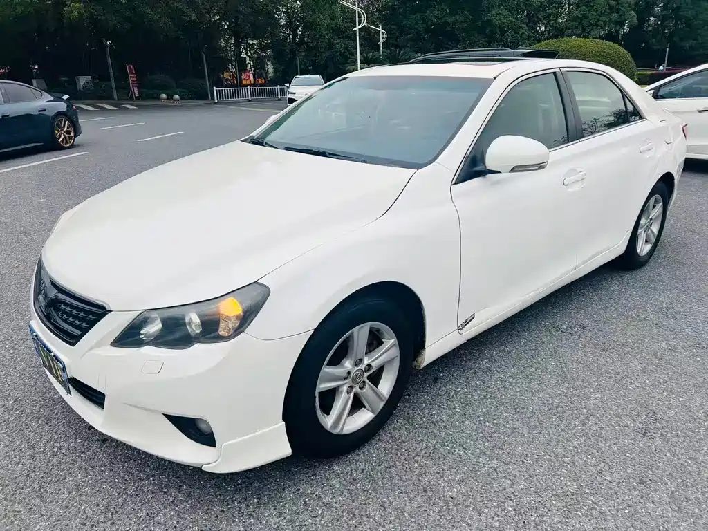Toyota Reiz 2011