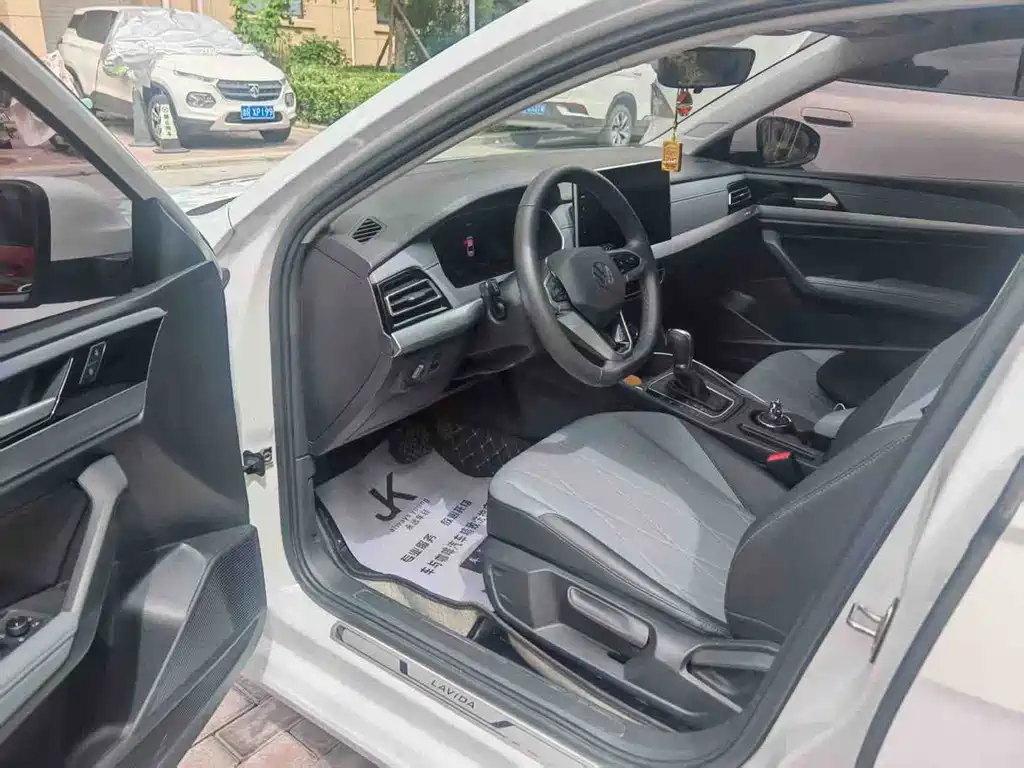 Volkswagen Lavida — миниатюра 5